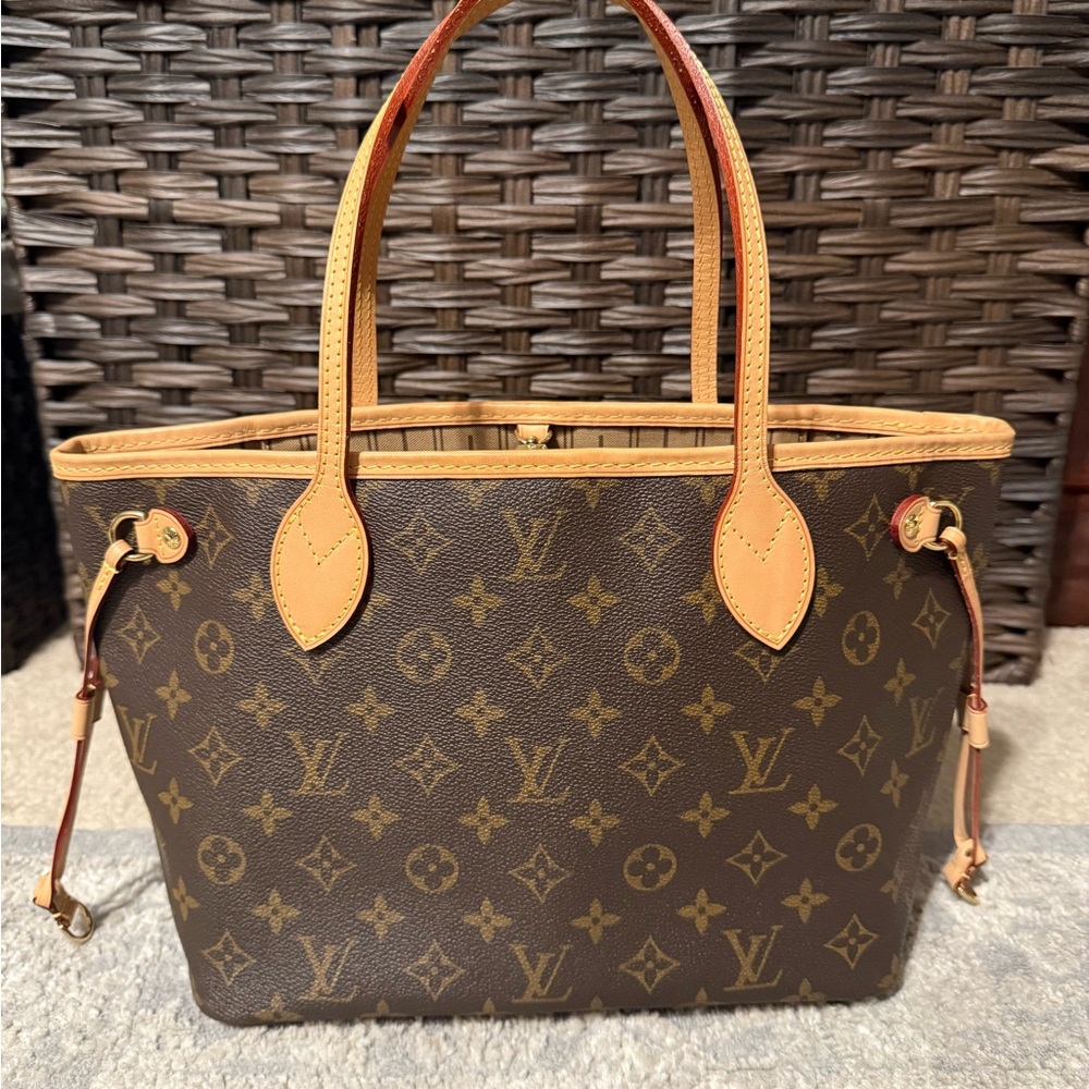 Louis Vuitton Monogram Neverfull PM (Authentic)
